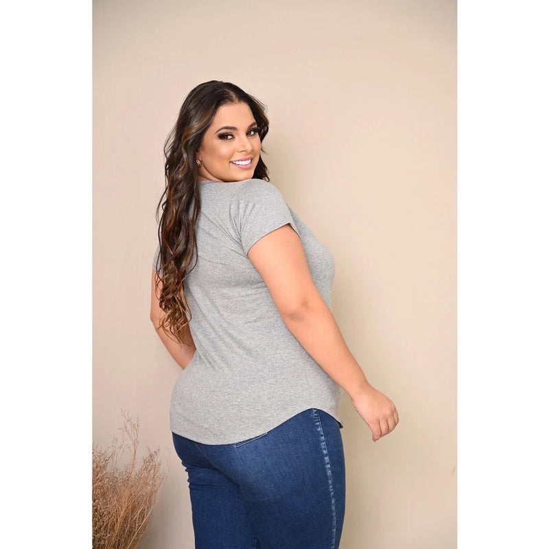 Blusa lisa plus size basica de malha viscolycra